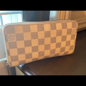 Louis Vuitton damier azure zip wallet